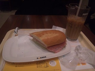 ドトールで朝食を