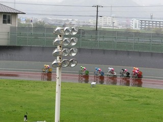 初日7R 最終2コーナーの攻防