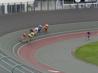 最終日11R「ガールズ決勝戦」 ジャン過ぎ4コーナーの攻防