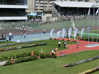 スモーク演出の中、7選手が登場