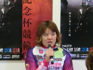 優勝共同インタビューに答える小林優香選手