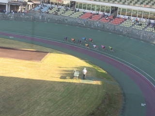 �R���ڂP�Q�q�@�W�����߂��S�R�[�i�[�̍U�h