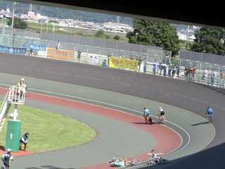 少年男子ケイリン1回戦5組 スタート直後に落車 再発走となる