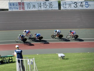 少年男子ケイリン1回戦6組 最終3角の攻防