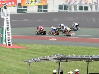 成年男子ケイリン1回戦1組 最終2角の攻防