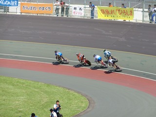 成年男子ケイリン1回戦6組 最終1センターの攻防