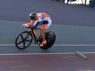 南選手 残り半周のラストスパート!