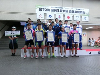 男子チームパーシュート表彰式 和歌山が優勝
