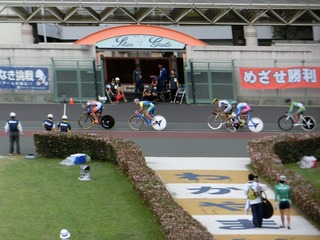 少年男子4q速度競走予選3組 永橋が2周目BK線を取る
