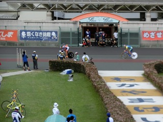 少年男子4q速度競走予選3組 3周目BK線を永橋が取る