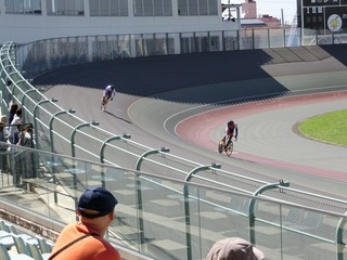 少年男子スプリント1/2決勝2組 布居が中島の動きを警戒しつつ先行
