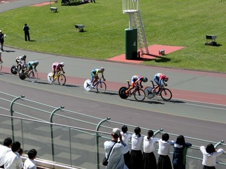 少年4q速度競走準決勝2組 3周目HS 渡邉をマークした永橋が差し込みを狙う
