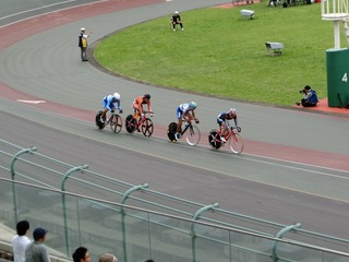 成年男子ポイントレース1組 序盤周回で4選手が抜け出す