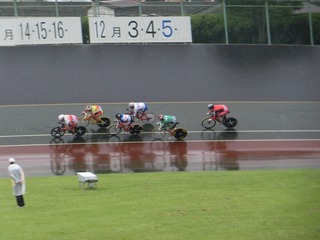 少年男子ケイリン7〜12位決定戦 最終3角の攻防