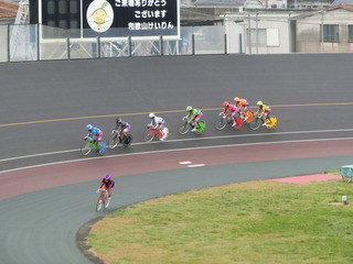 �����U�q�@�W�����߂��Q�Z���^�[�̍U�h