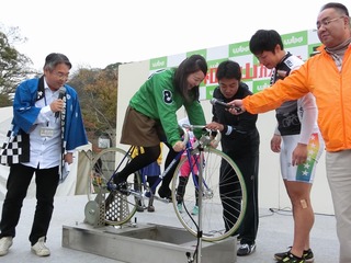 新人・覚道アナがチャレンジ