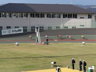 初日7R 最終2コーナーの攻防