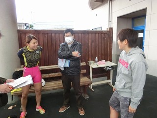 元砂選手(左)は、小林選手(右)から「奥井対策」を伝授?