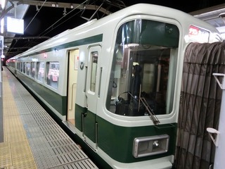 旧南海カラーの特急サザンで出発!