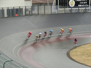 2日目6R ジャン過ぎ4コーナーの攻防