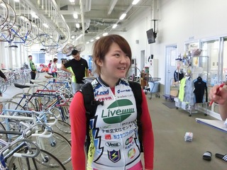 福田選手「4角から必死に踏んだ」と優参に笑顔