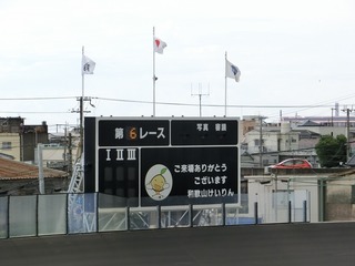 2日目は薄雲が広がり、風は引き続き強め