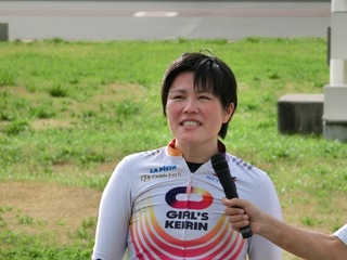 優勝インタビューに答える奥井選手