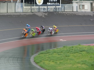 �ŏI���T�q�u�K�[���Y�����v�@�W�����Q�Z���^�[�߂��̍U�h