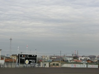 初日の空模様はどんより曇り空