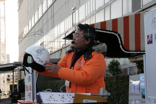 脇本雄太選手サイン入りヘルメットも人気