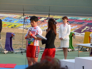 �D���C���^�r���[�ɓ����鑺��`�O�I��