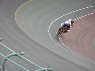 少年男子スプリント3位決定戦2本目 田中の先行を中島が交わす