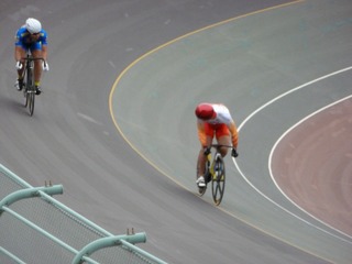 成年男子スプリント3位決定戦2本目 曽我が先行を狙ってペースアップ