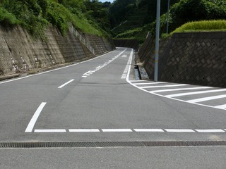 2.1km地点の右直角ターン さらに勾配は急に