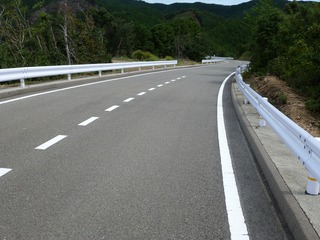 5km地点 これまでとは一転、急な下りに