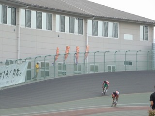 最終2角から先行する橋本