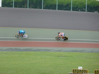2回戦最終3角の攻防 このレースも先に仕掛けられ敗退