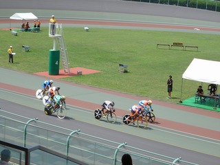 少年男子ケイリン決勝 ゴール直前の攻防