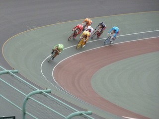 2日目7R 最終4コーナーの攻防