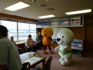 「わかちゃん」(左)と「きいちゃん」(右)が遊びに来てくれました