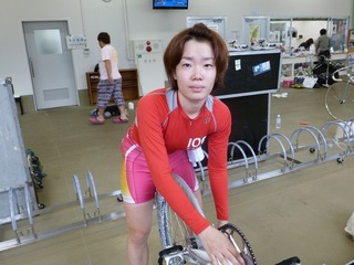 「脚使わず、展開がラッキーでした」と話す飯田よしの選手