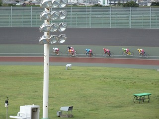 最終日11R「ガールズ決勝戦」 最終2コーナーの攻防