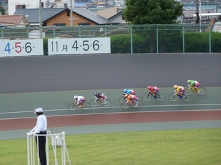 最終日11R「ガールズ決勝戦」 最終3コーナー過ぎの攻防