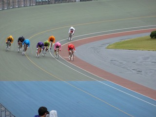 8R最終4コーナーの攻防