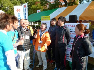 「ブース探検隊」の生放送中!