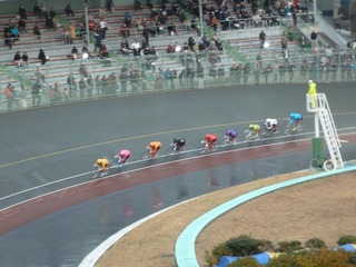 10R最終1コーナーの攻防