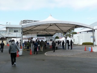 正門入って右脇にはイベントステージ