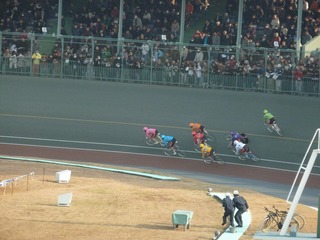 8R最終3コーナーの攻防