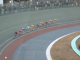 11R競輪GP3周目1コーナー